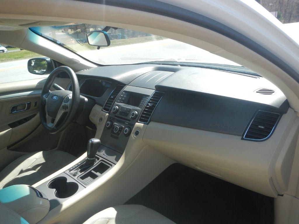 Ford Taurus SE FWD 2014