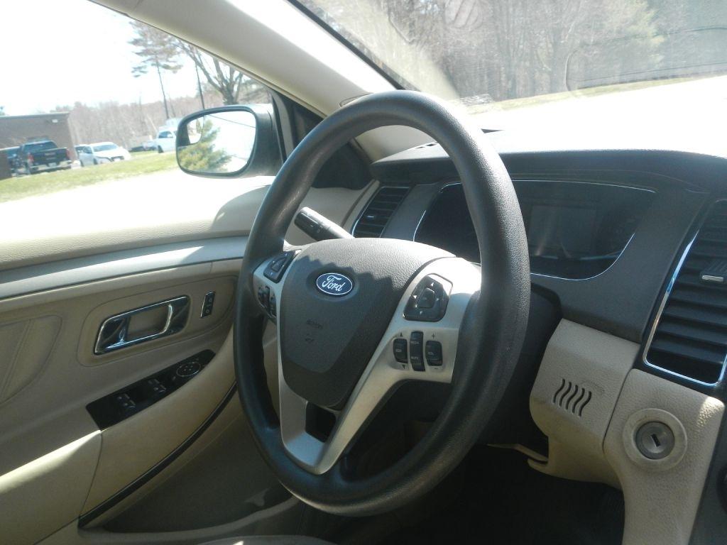 Ford Taurus SE FWD 2014