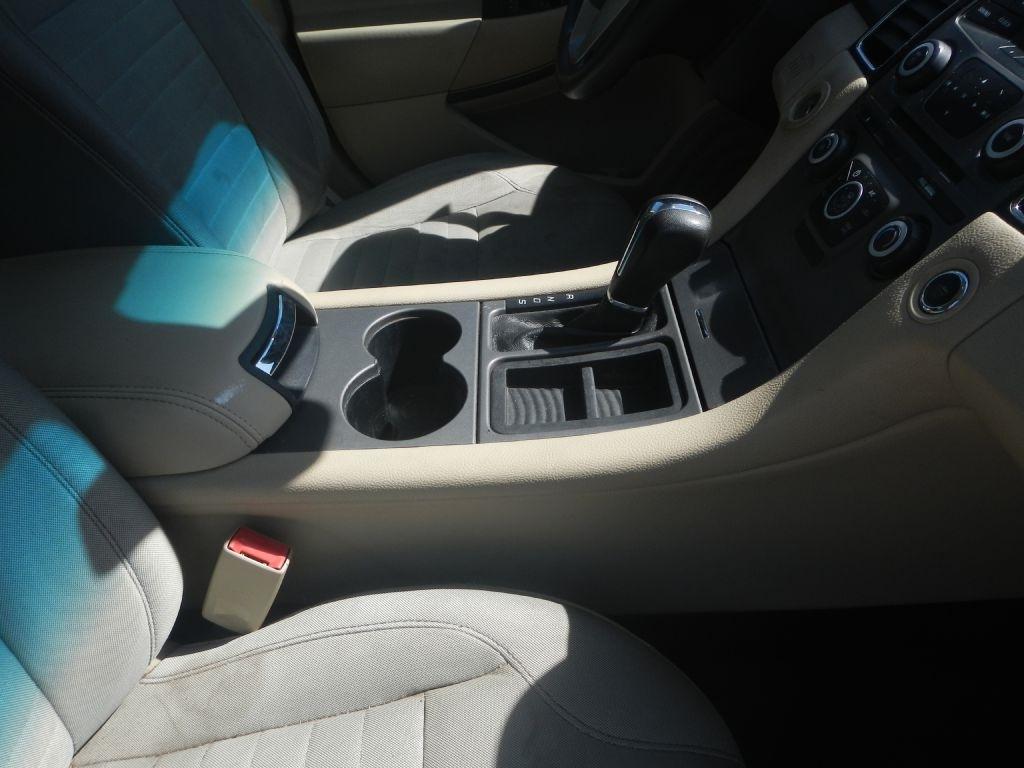 Ford Taurus SE FWD 2014