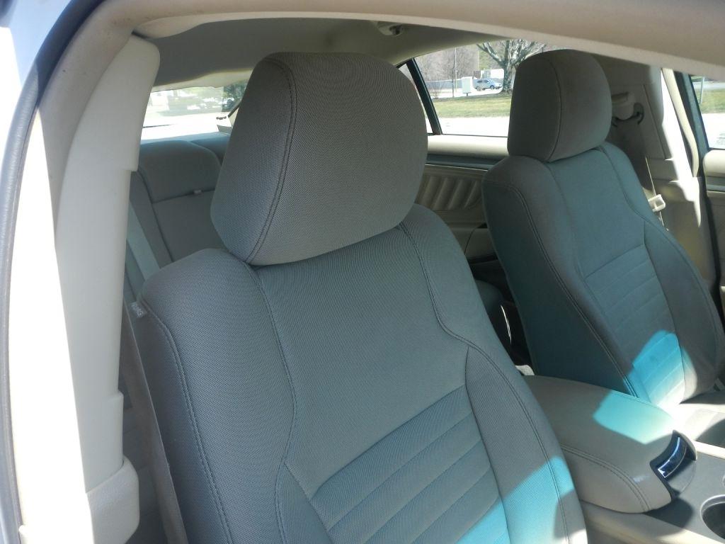 Ford Taurus SE FWD 2014