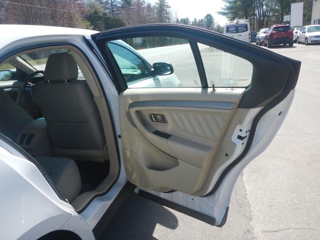 Ford Taurus SE FWD 2014