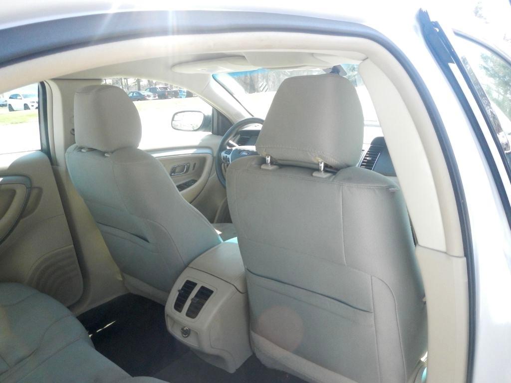 Ford Taurus SE FWD 2014