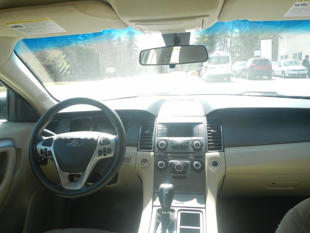 Ford Taurus SE FWD 2014