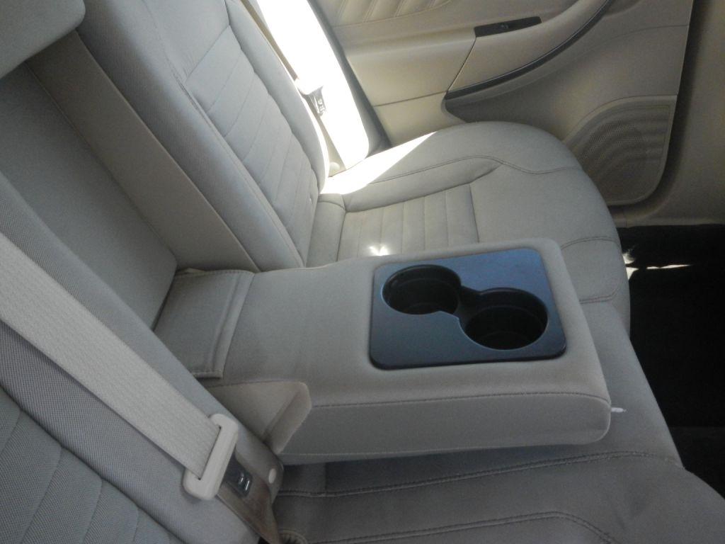 Ford Taurus SE FWD 2014