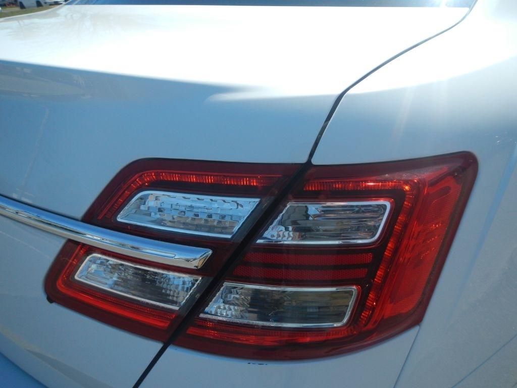 Ford Taurus SE FWD 2014