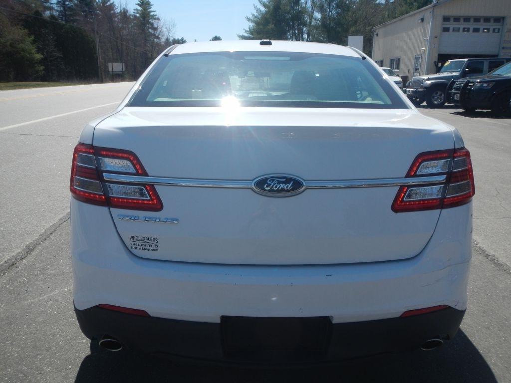 Ford Taurus SE FWD 2014