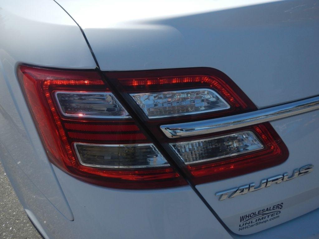 Ford Taurus SE FWD 2014