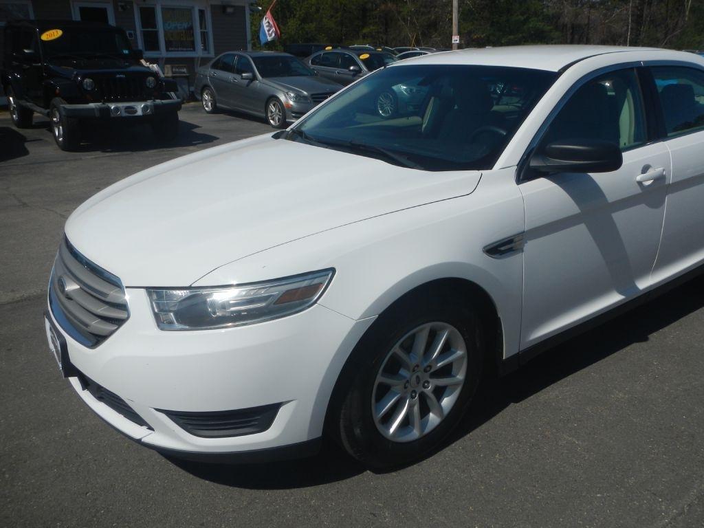 Ford Taurus SE FWD 2014