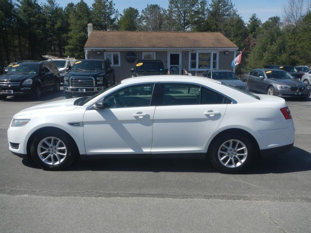 Ford Taurus SE FWD 2014