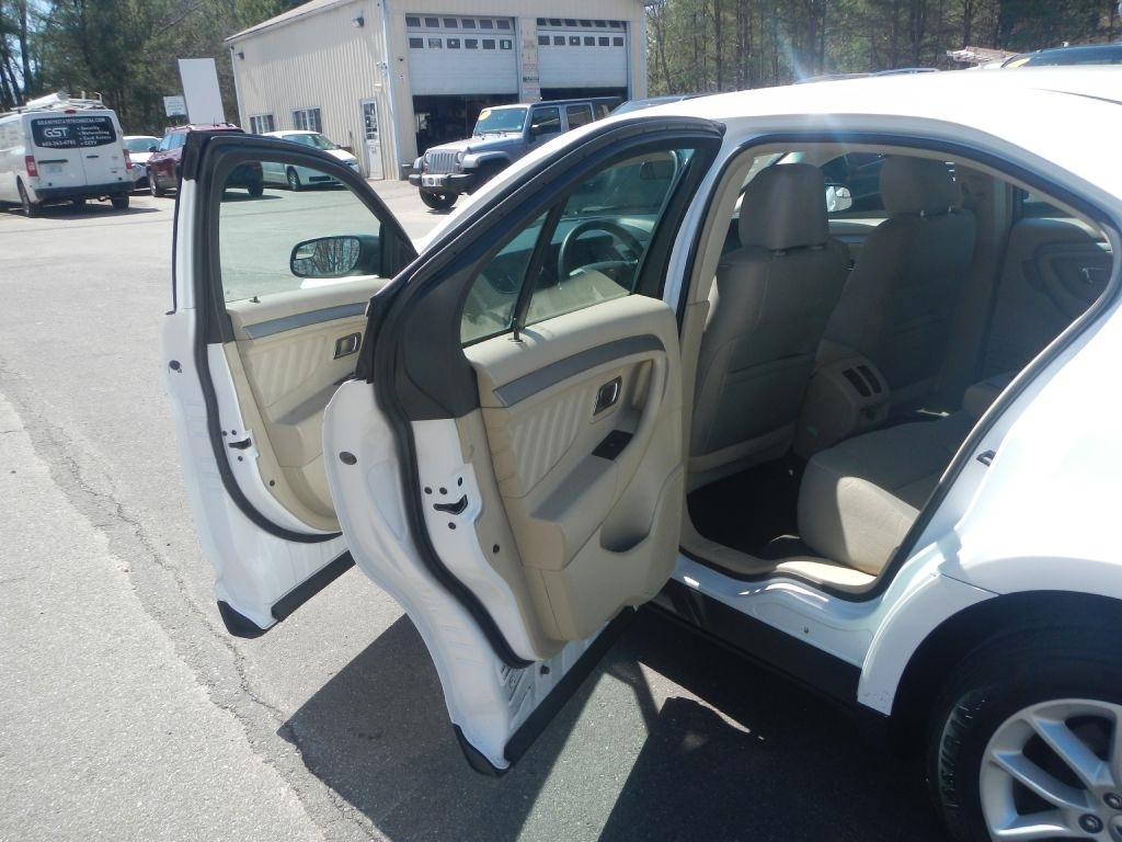 Ford Taurus SE FWD 2014