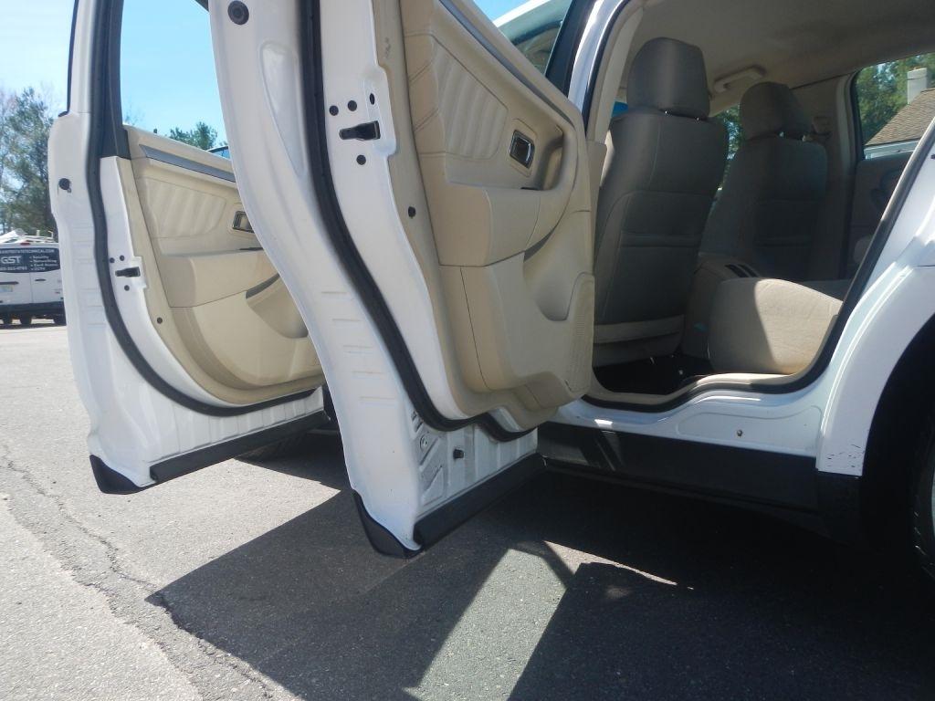 Ford Taurus SE FWD 2014