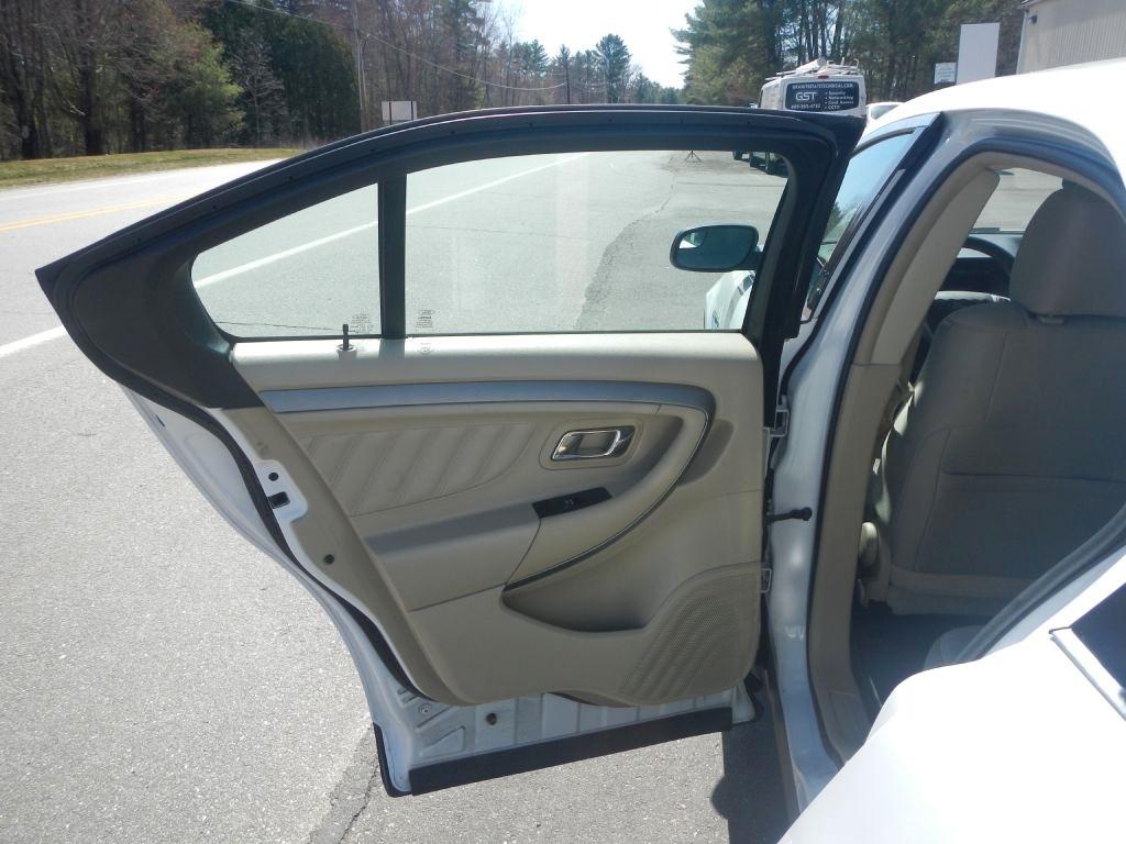 Ford Taurus SE FWD 2014