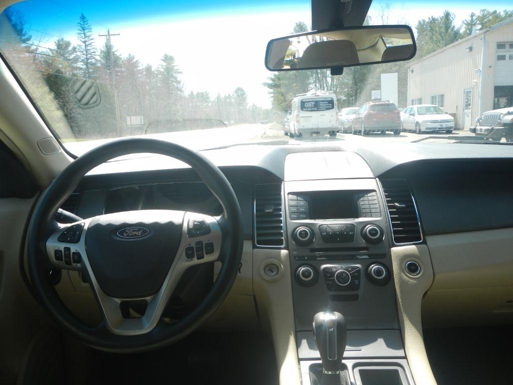 Ford Taurus SE FWD 2014