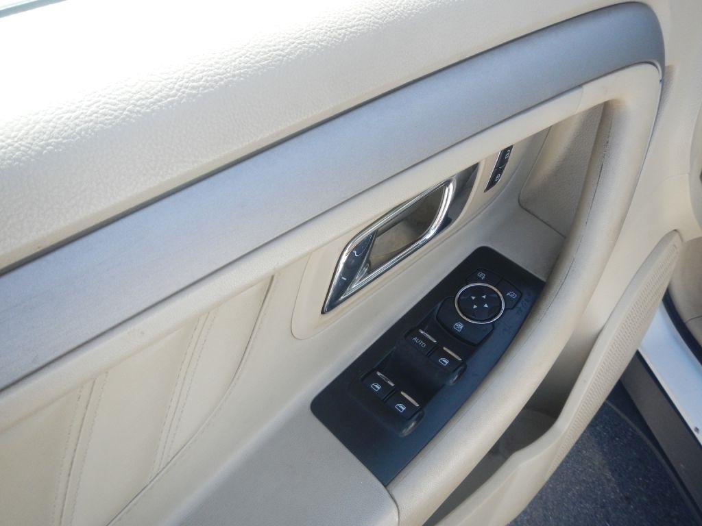 Ford Taurus SE FWD 2014