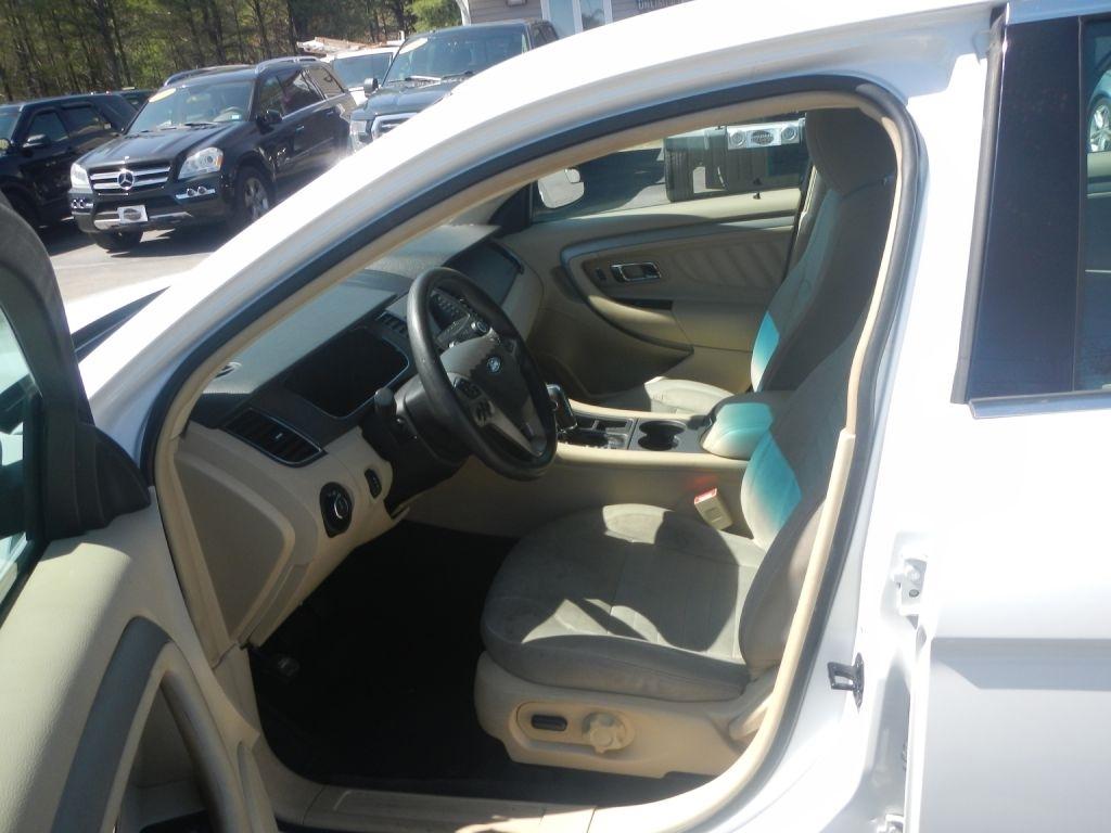 Ford Taurus SE FWD 2014