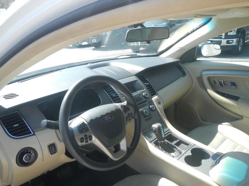 Ford Taurus SE FWD 2014