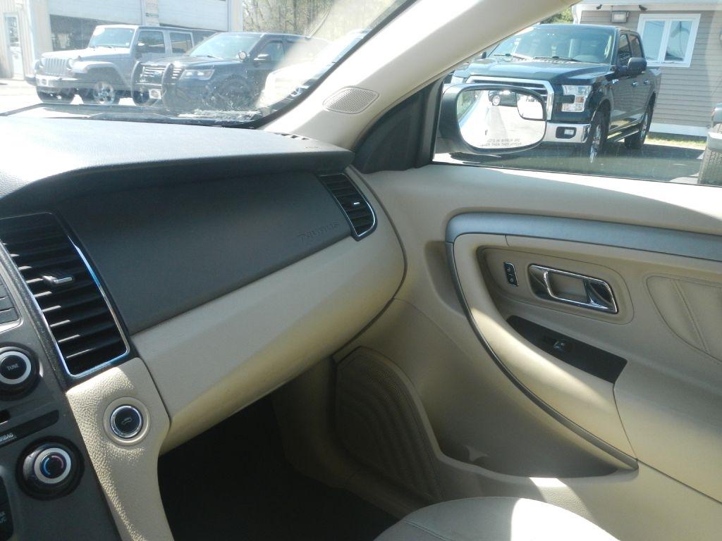 Ford Taurus SE FWD 2014