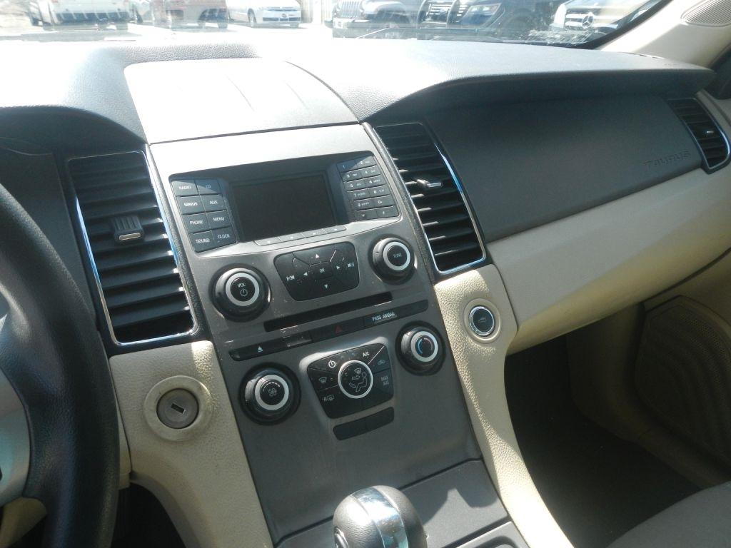 Ford Taurus SE FWD 2014