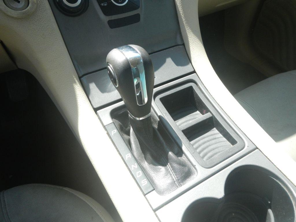 Ford Taurus SE FWD 2014