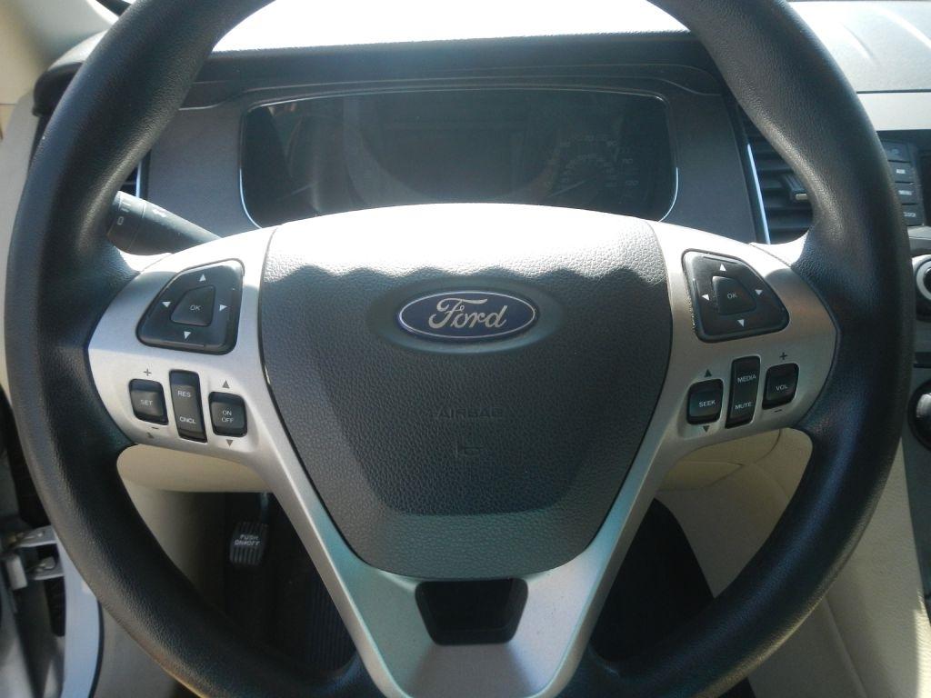 Ford Taurus SE FWD 2014