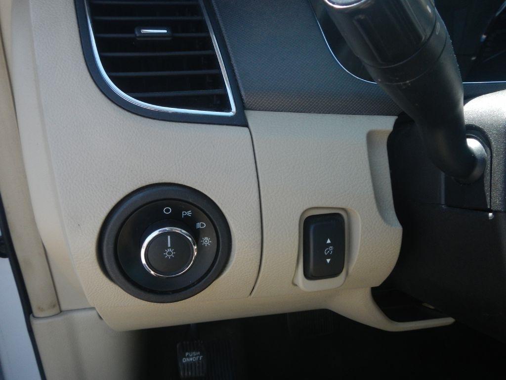 Ford Taurus SE FWD 2014