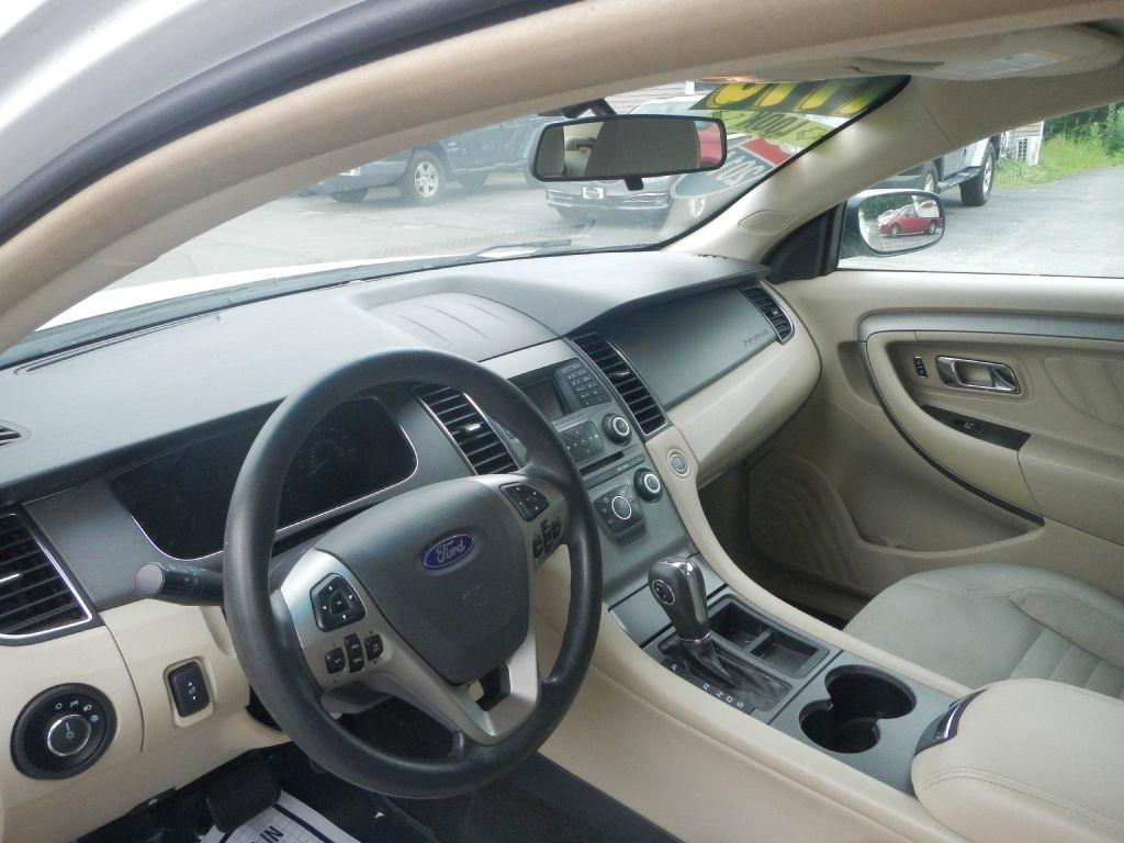 Ford Taurus SE FWD 2014