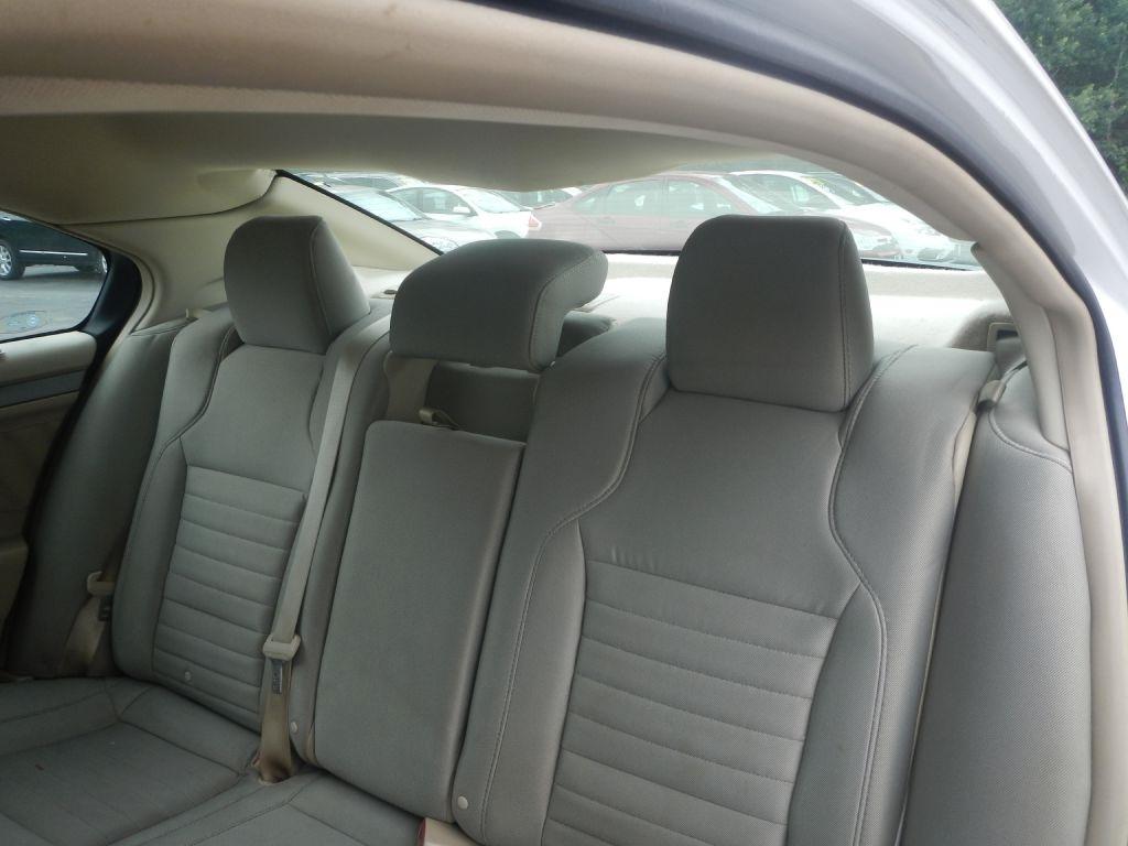 Ford Taurus SE FWD 2014