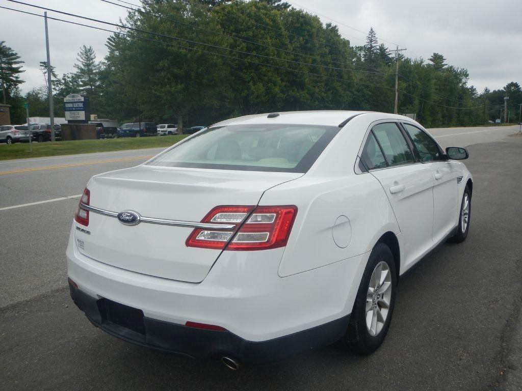Ford Taurus SE FWD 2014