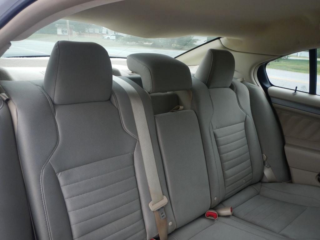 Ford Taurus SE FWD 2014