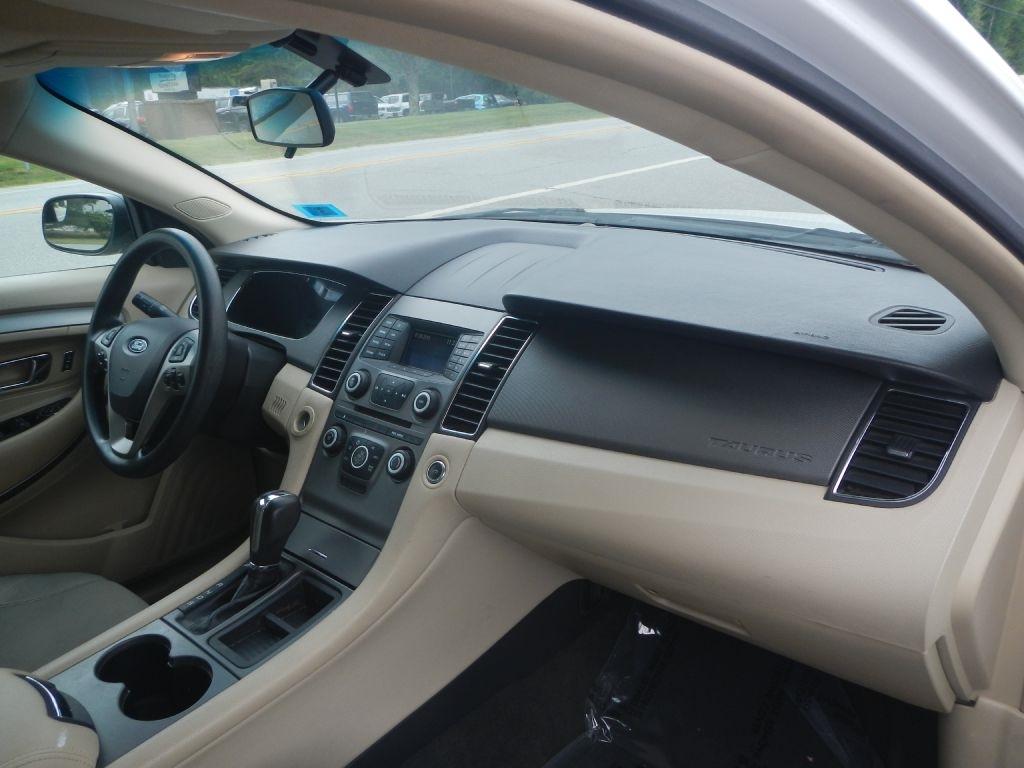 Ford Taurus SE FWD 2014