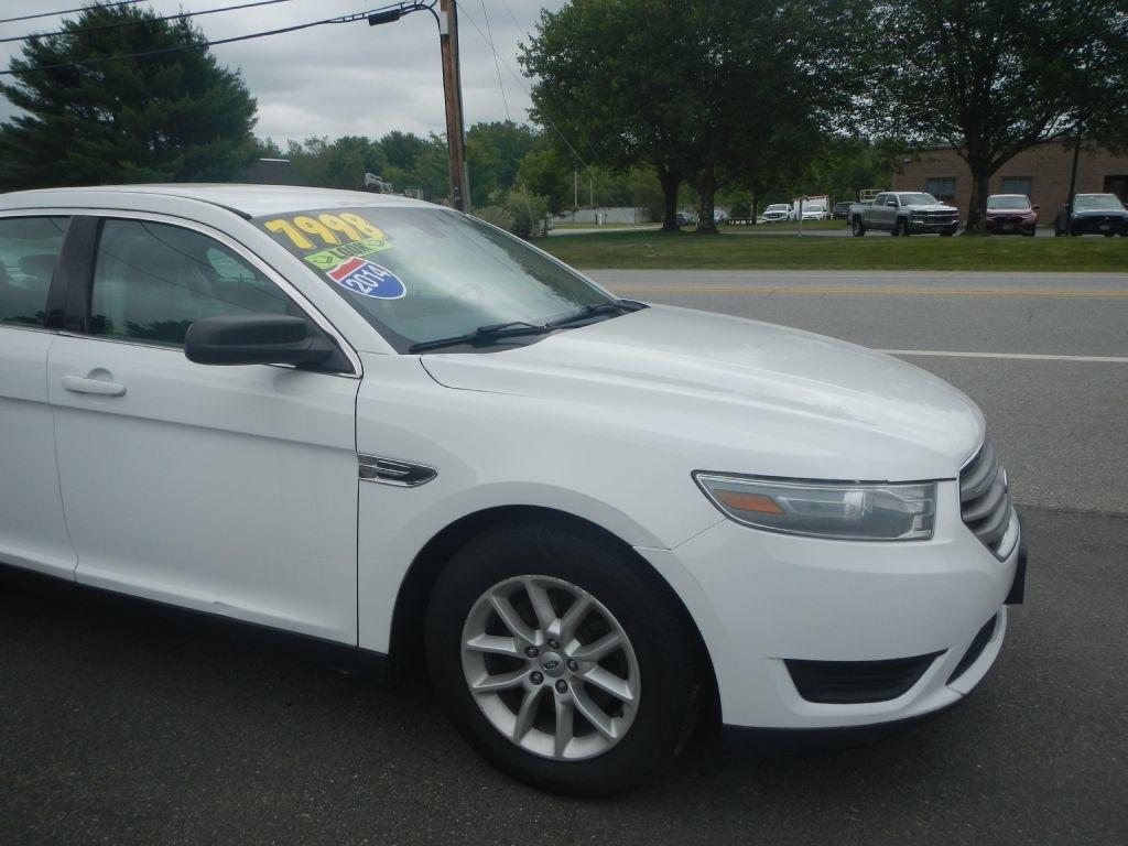 Ford Taurus SE FWD 2014