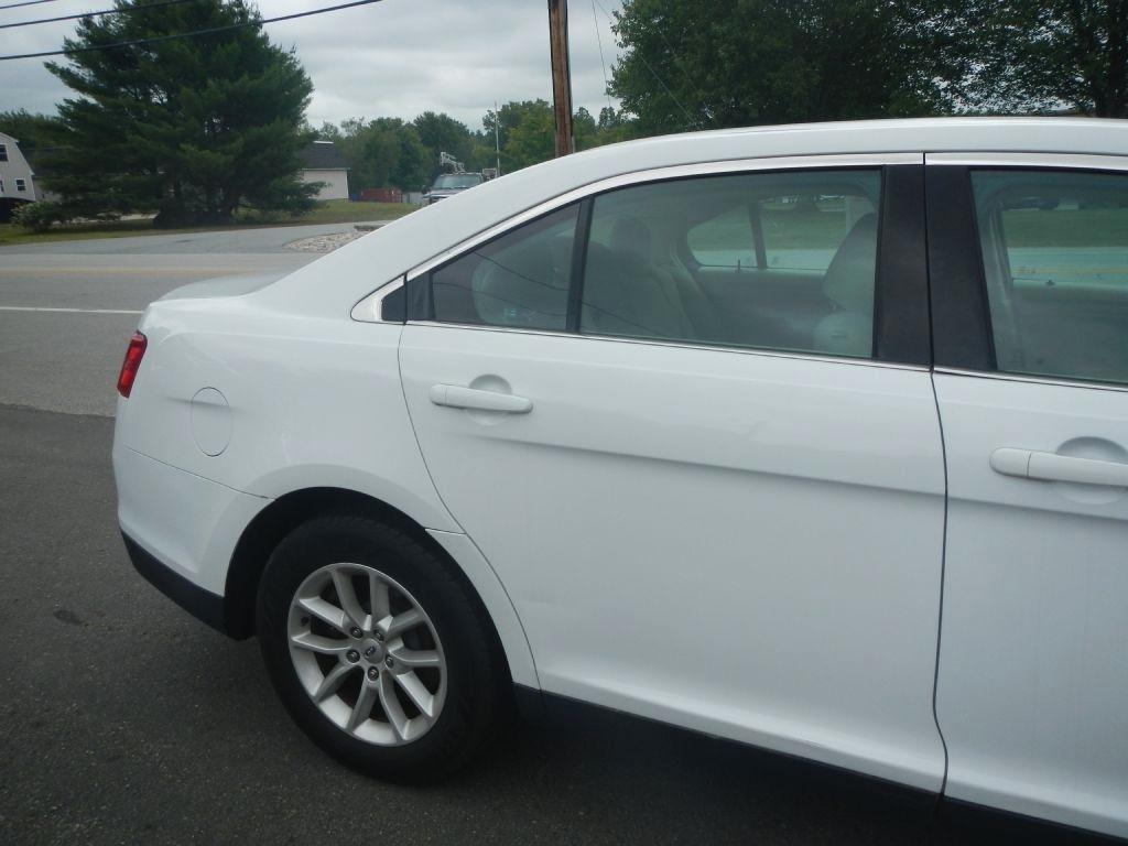 Ford Taurus SE FWD 2014