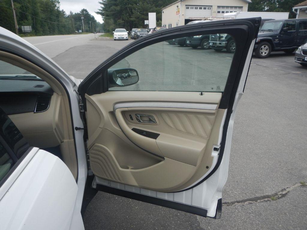 Ford Taurus SE FWD 2014