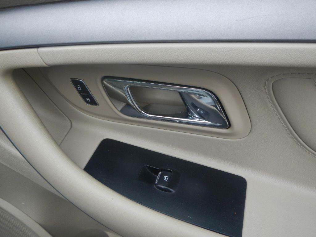 Ford Taurus SE FWD 2014