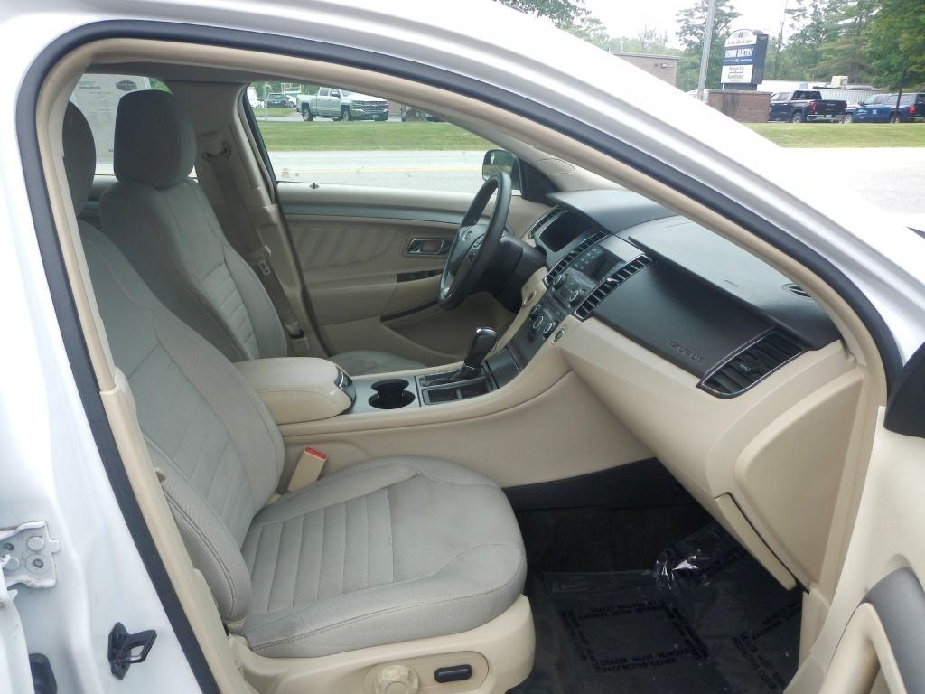 Ford Taurus SE FWD 2014