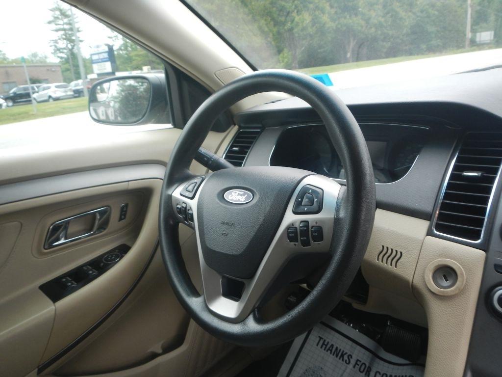 Ford Taurus SE FWD 2014