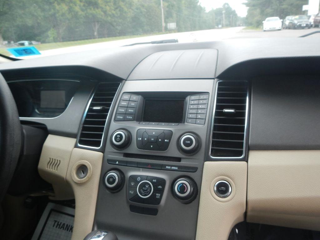 Ford Taurus SE FWD 2014