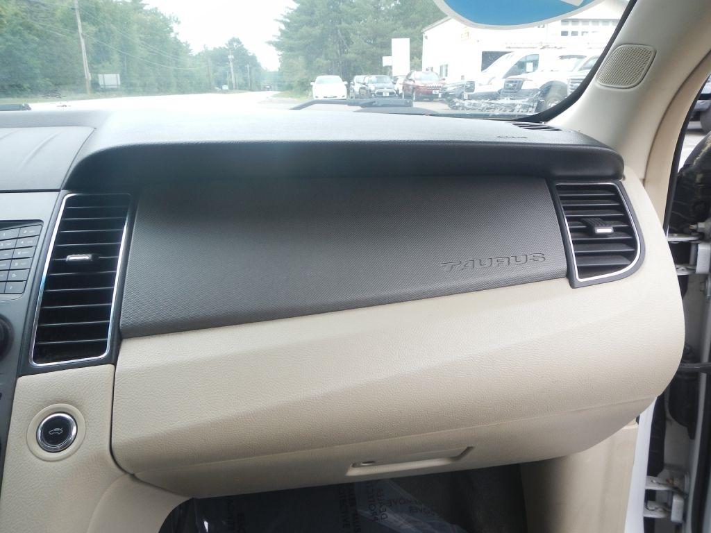 Ford Taurus SE FWD 2014