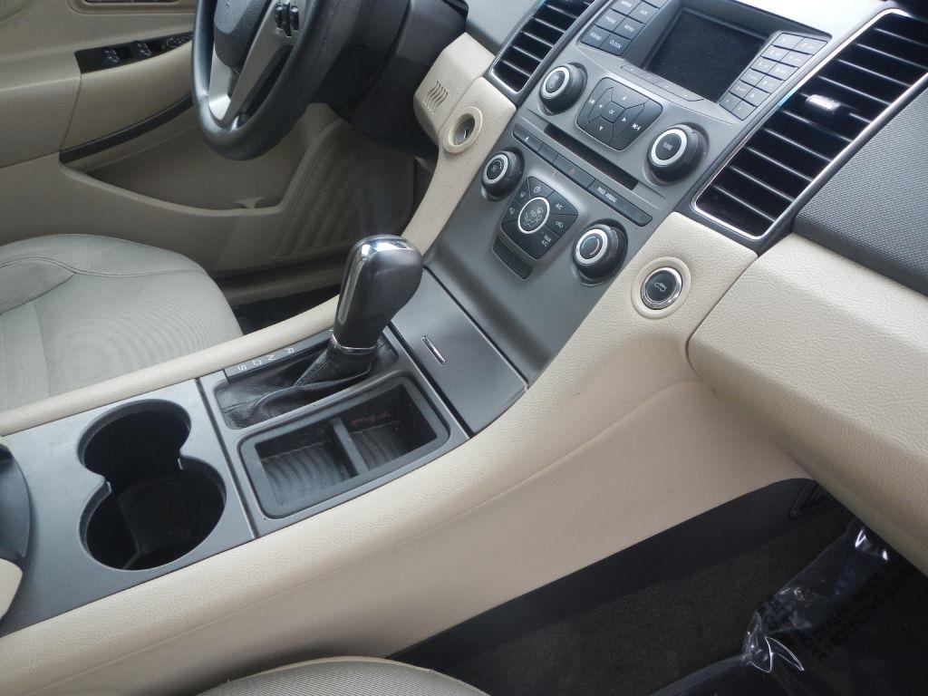 Ford Taurus SE FWD 2014