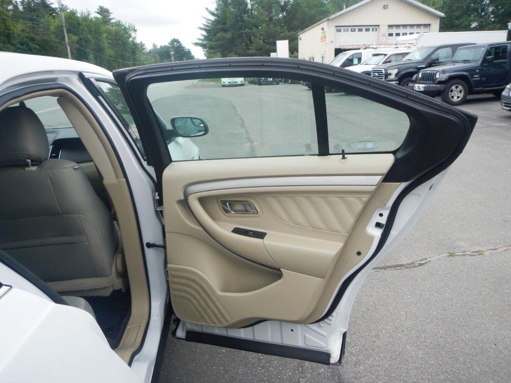 Ford Taurus SE FWD 2014