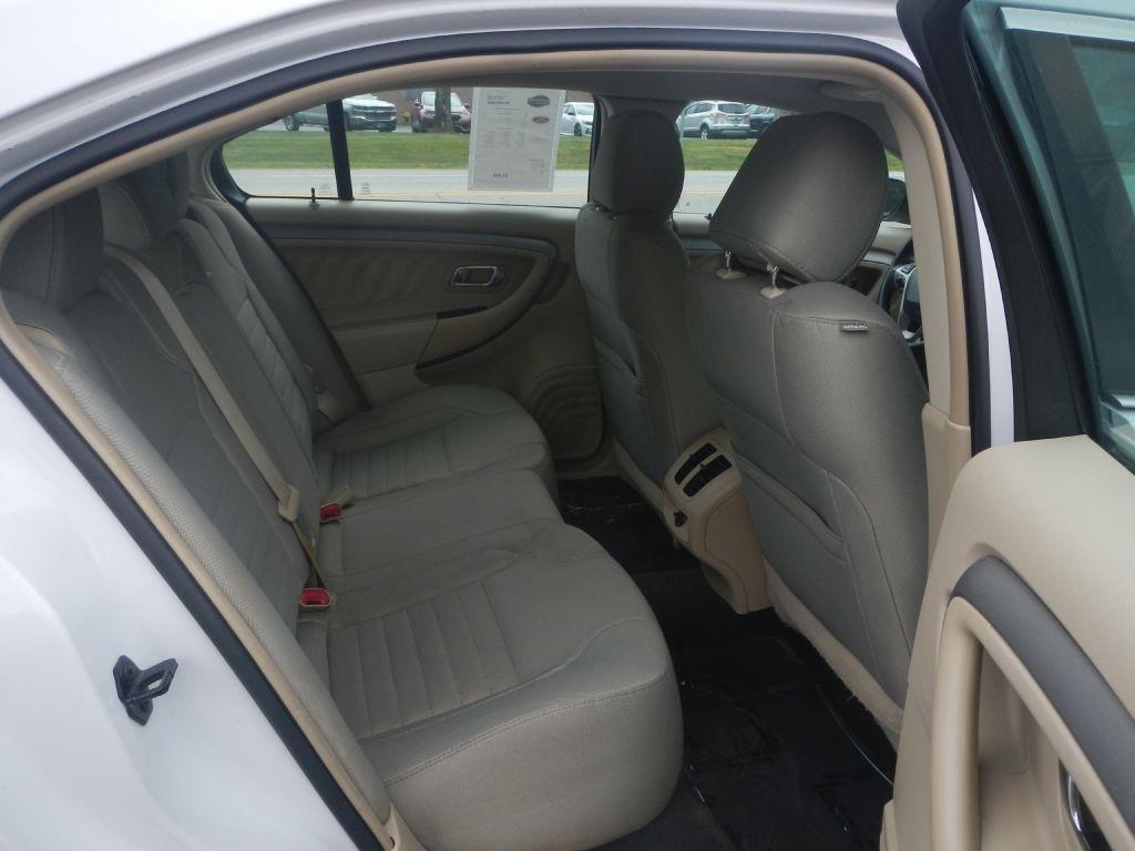 Ford Taurus SE FWD 2014