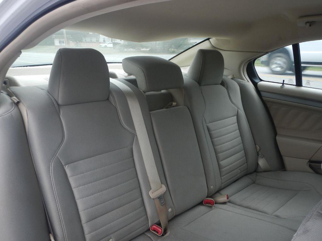 Ford Taurus SE FWD 2014