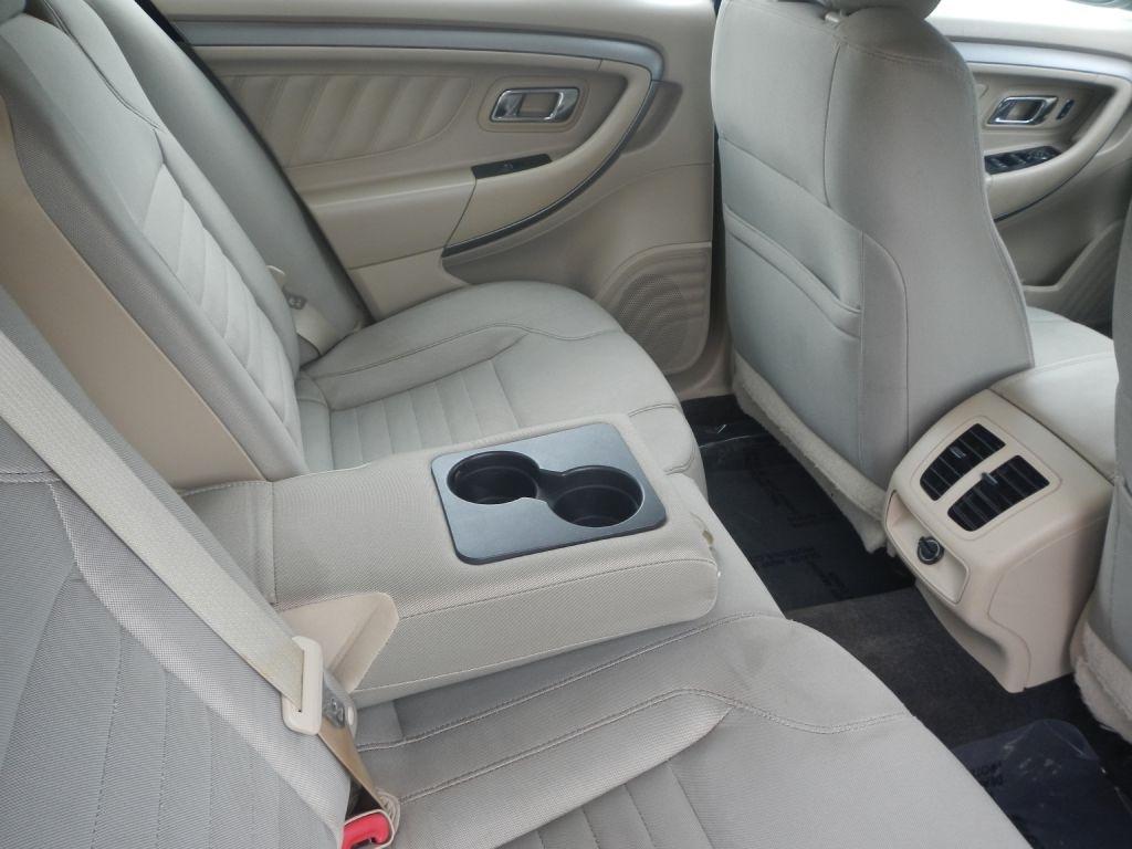 Ford Taurus SE FWD 2014