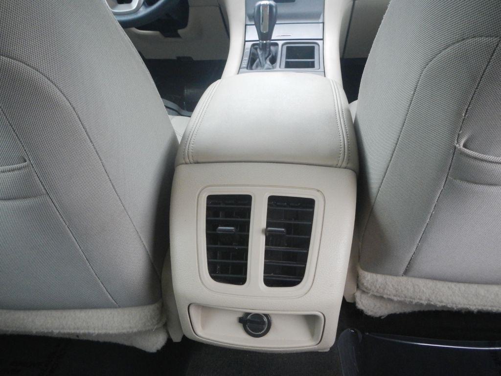 Ford Taurus SE FWD 2014