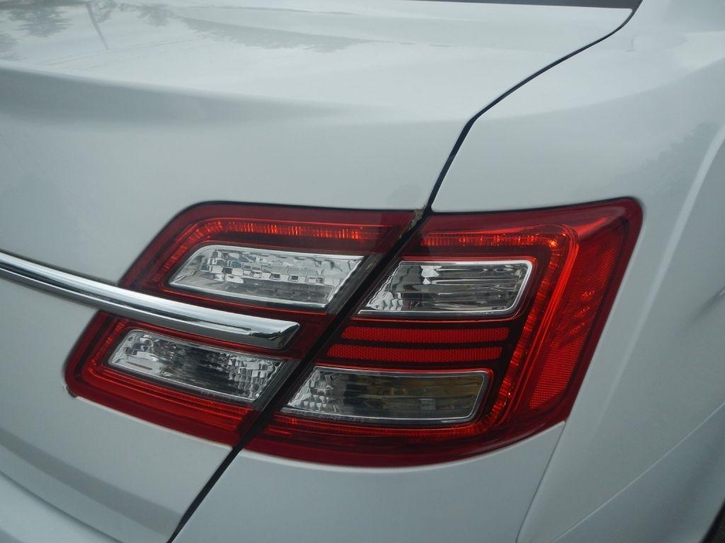 Ford Taurus SE FWD 2014