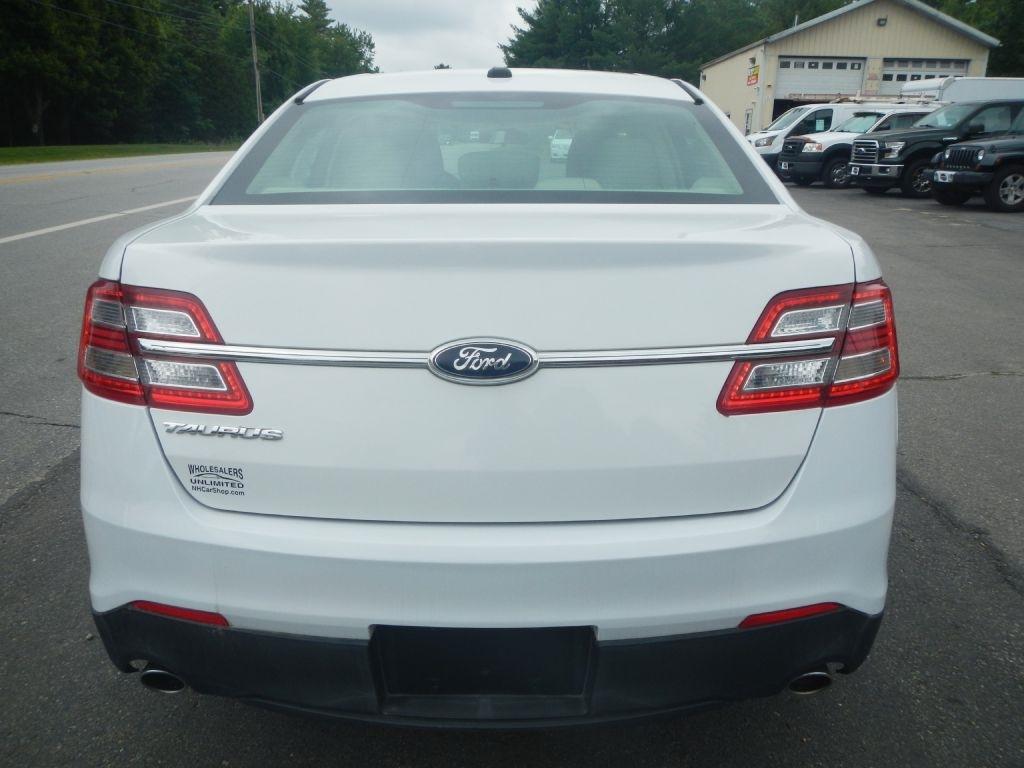 Ford Taurus SE FWD 2014
