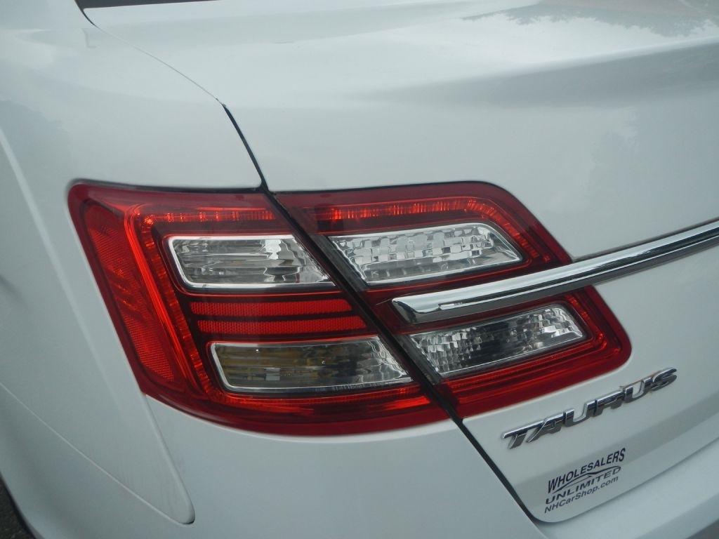 Ford Taurus SE FWD 2014