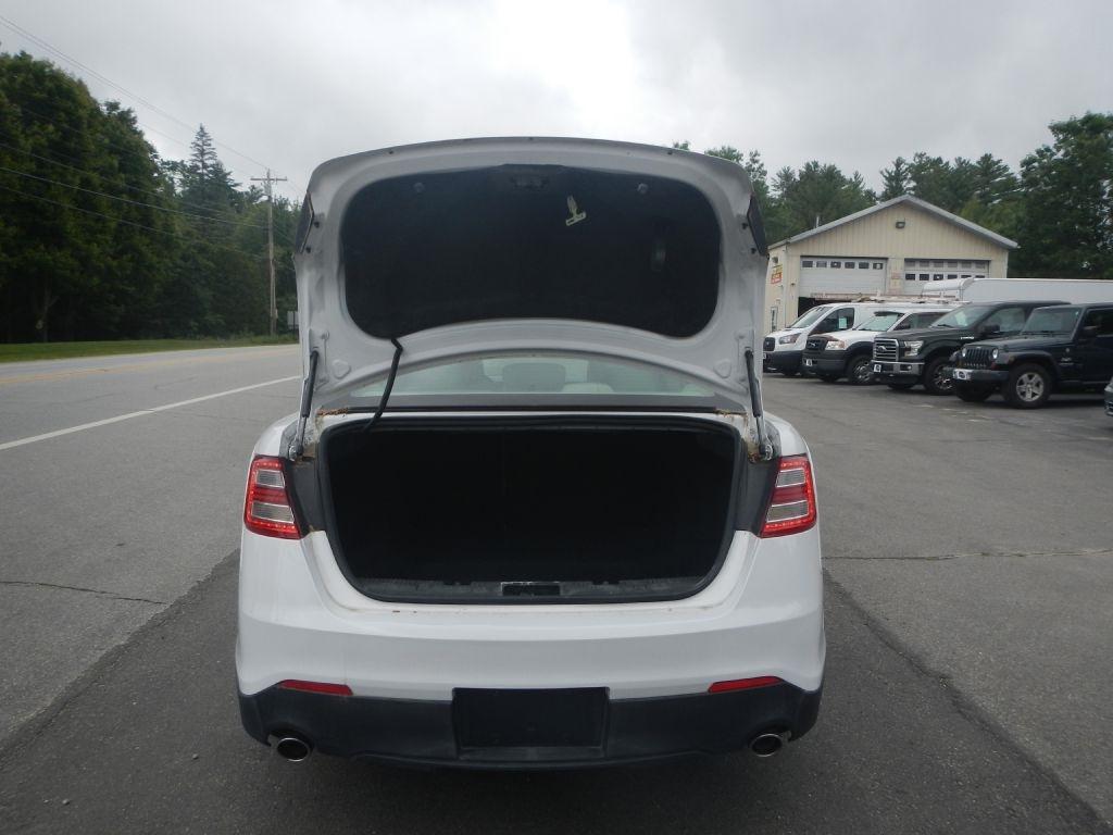 Ford Taurus SE FWD 2014