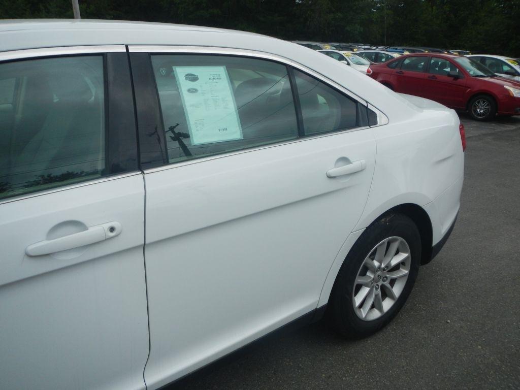 Ford Taurus SE FWD 2014