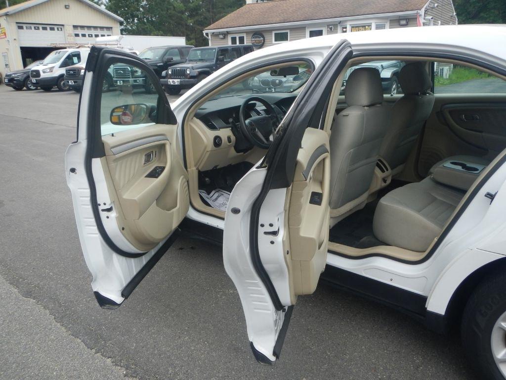 Ford Taurus SE FWD 2014